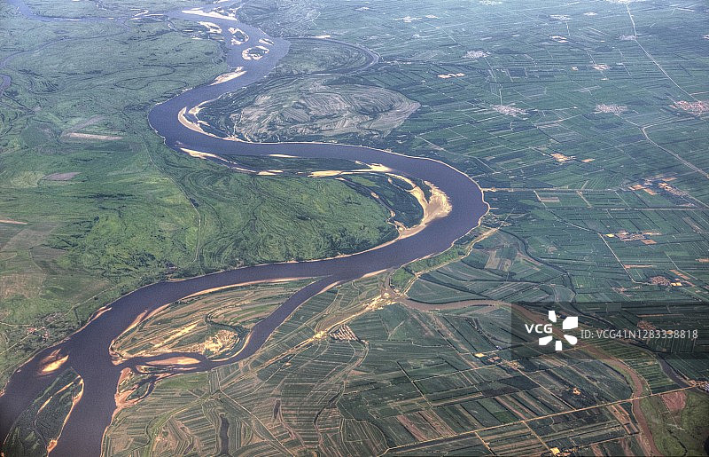 远东外兴安岭的平原和河流航拍图片素材