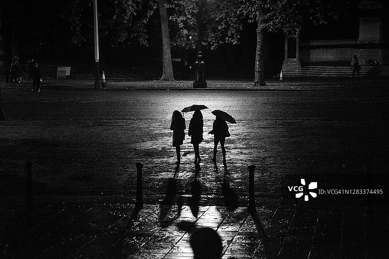 光线中漫步图片素材