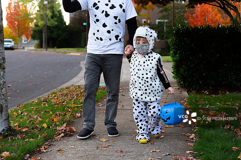 疫情下的不给糖就捣蛋活动图片素材