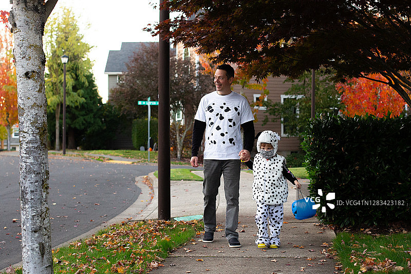 疫情下的不给糖就捣蛋活动图片素材