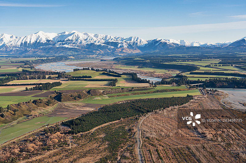 飞往新西兰南阿尔卑斯山的航班图片素材