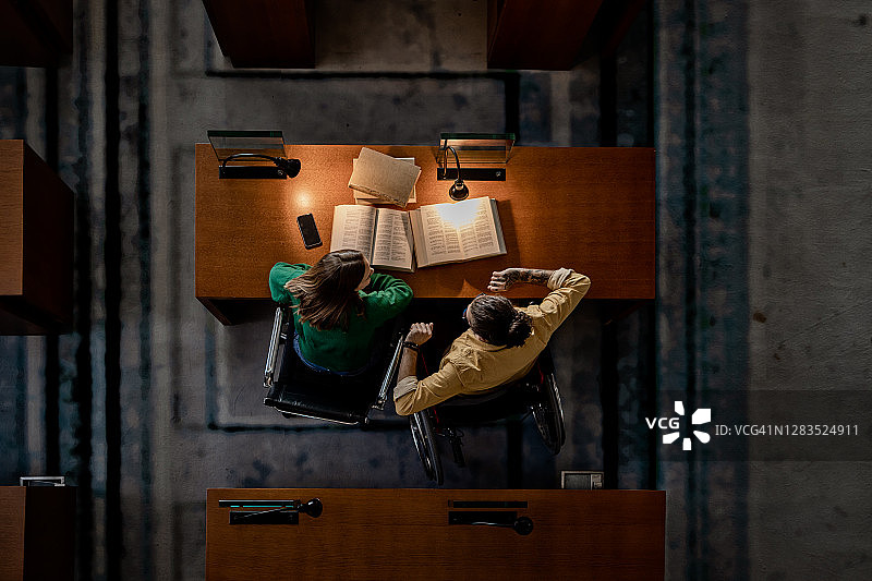 男子轮椅图片素材