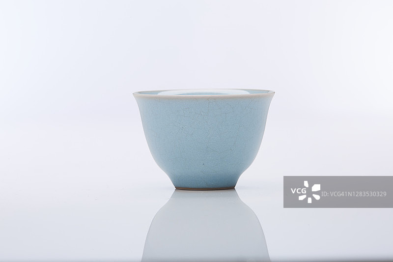 白色背景上的茶杯图片素材