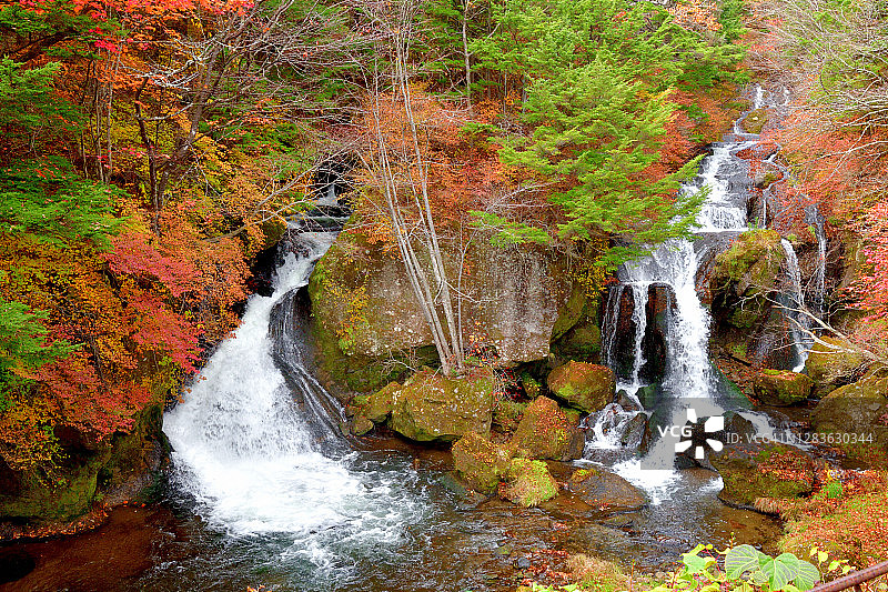 日光国立公园奥日光地区的龙首瀑布图片素材