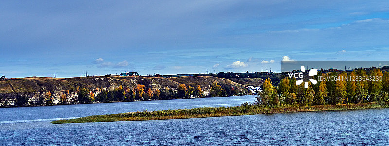 俄罗斯秋季伏尔加河沿岸风光图片素材