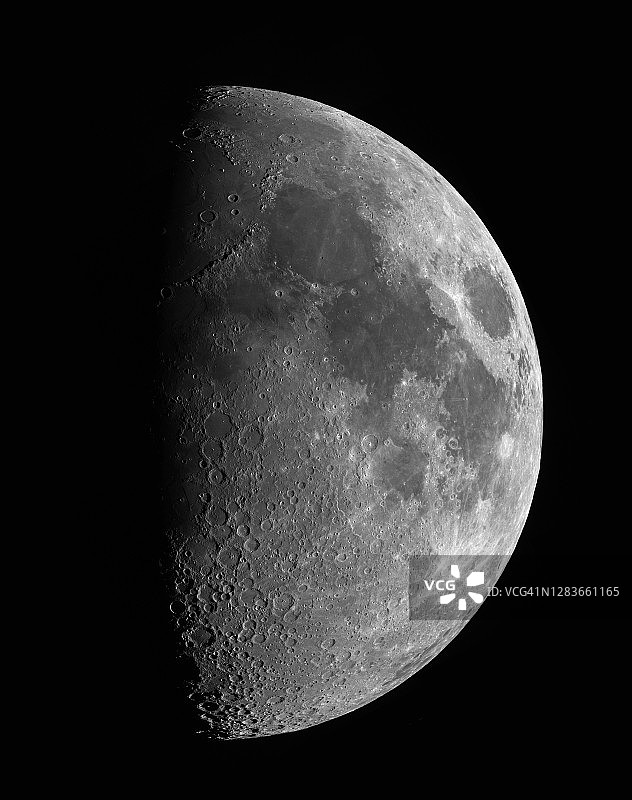 夜空中的月亮图片素材