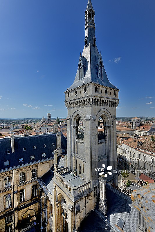 昂古莱姆市政厅钟楼图片素材