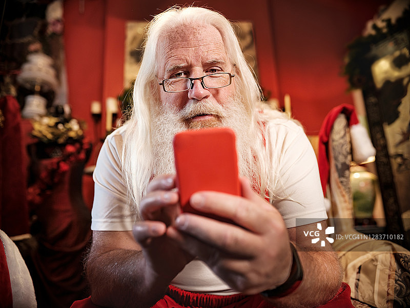 圣诞老人参加视频会议图片素材