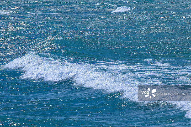海面上的波浪图片素材