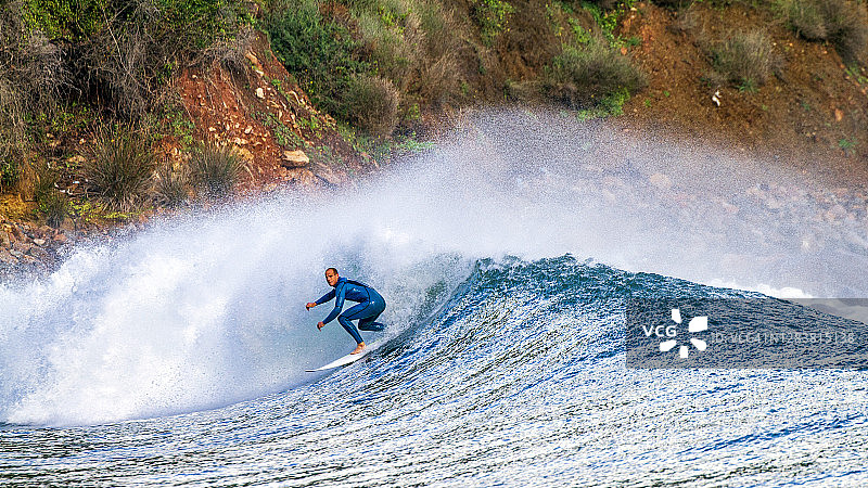 在阿尔及利亚地中海冲浪图片素材