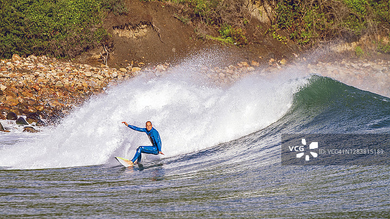 在阿尔及利亚地中海冲浪图片素材