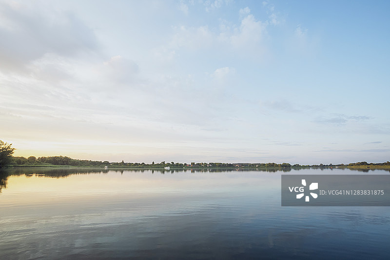 德国勃兰登堡州贝茨湖森林背景全景图片素材