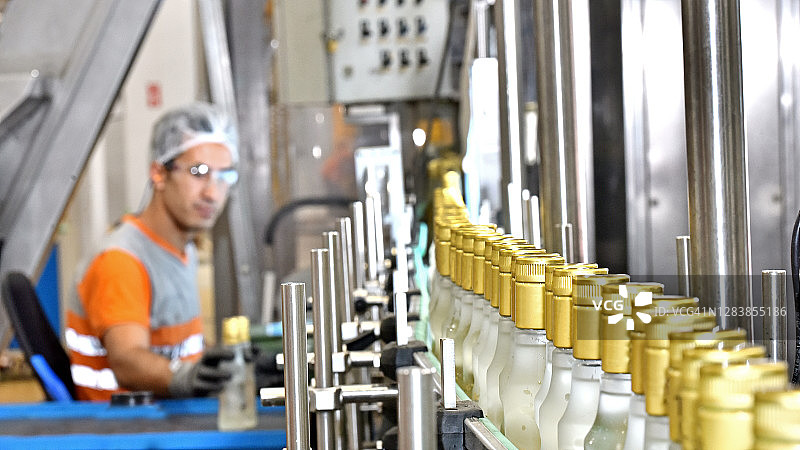 瓶子制造公司的质量控制图片素材