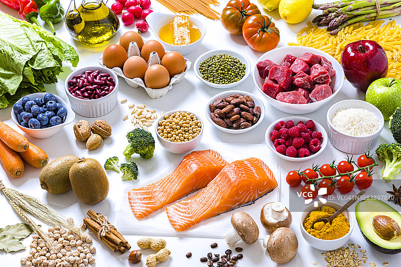 白色背景上的各种食品图片素材