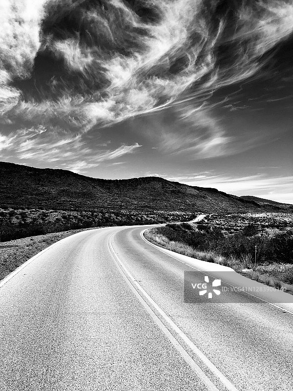 德克萨斯州大弯国家公园的偏僻公路图片素材