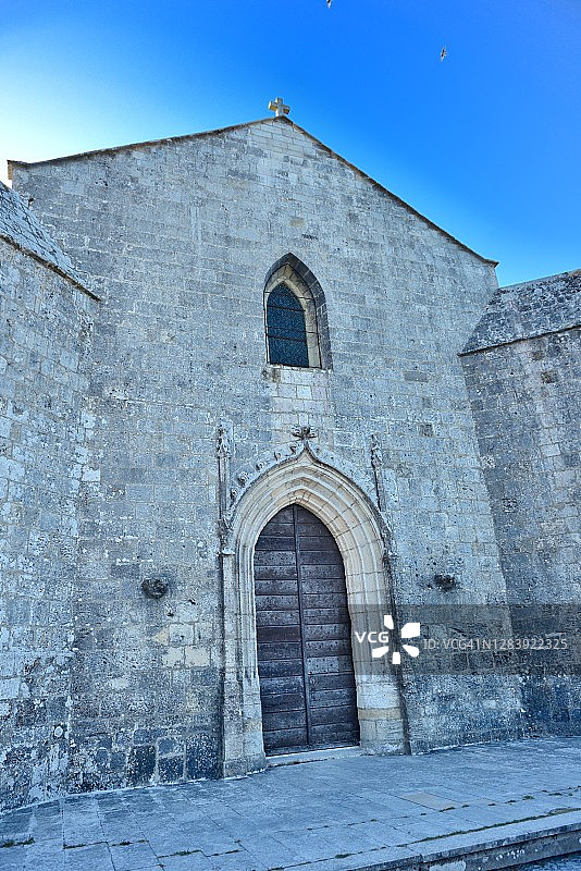 塔尔蒙-叙尔-吉伦德圣拉德贡德教堂图片素材