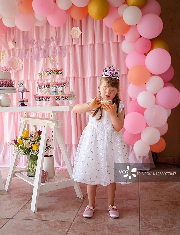 古巴女孩生日庆祝活动图片素材