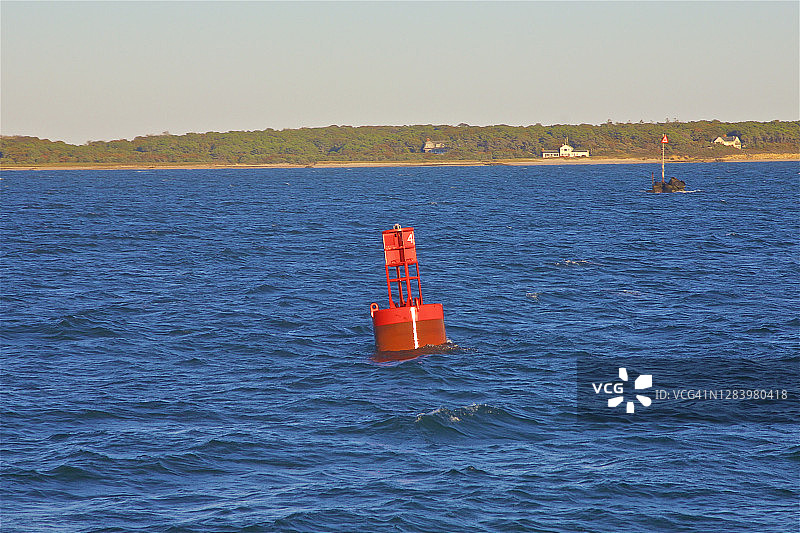橡树崖港的红色浮标图片素材