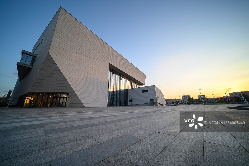 清晨的建筑物外观图片素材