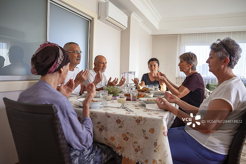 祈祷，感谢上帝:)图片素材