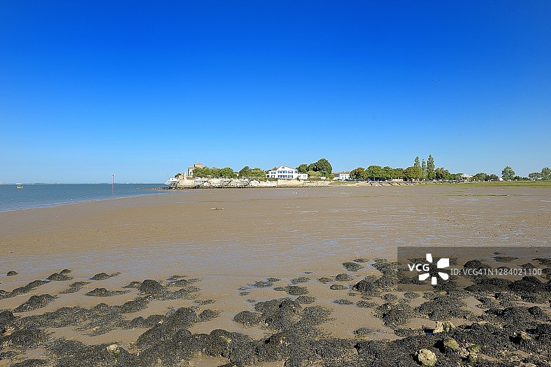 从卡约悬崖看到的塔尔蒙-吉伦德村庄图片素材