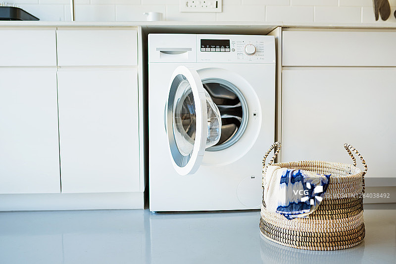 是时候洗衣服了图片素材