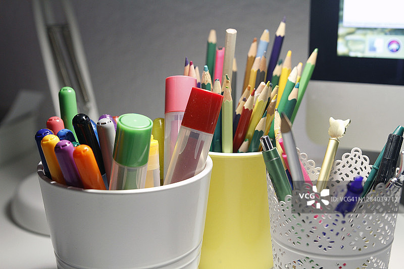 各种笔筒图片素材