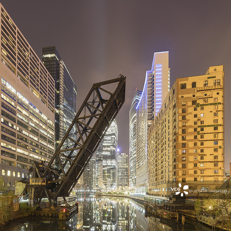芝加哥333瓦克大道河畔夜景图片素材