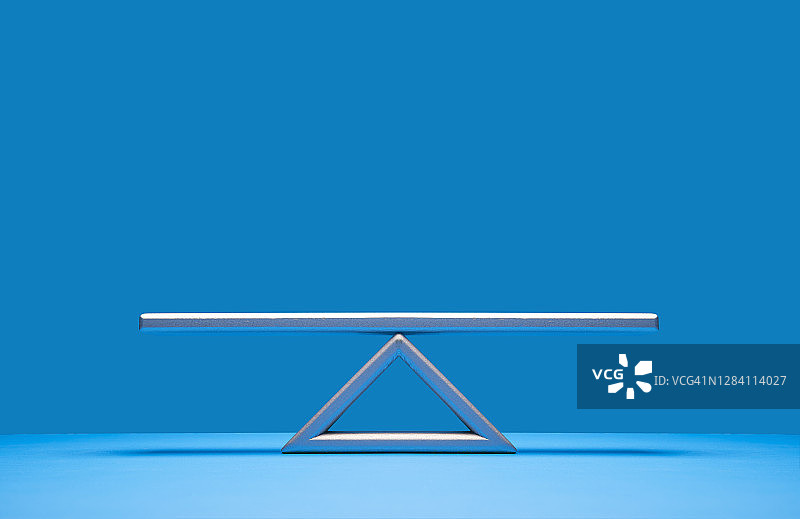 跷跷板重量秤图片素材