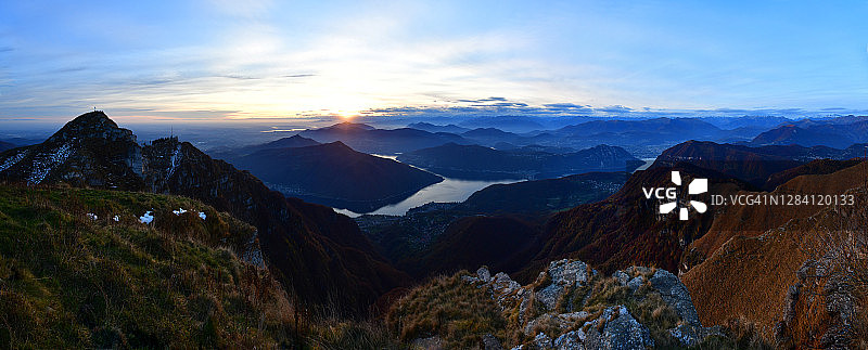 卢加诺湖和西部阿尔卑斯山日落美景图片素材
