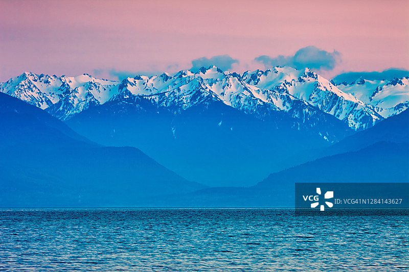 奥林匹克山脉和胡安·德·富卡海峡（华盛顿州，美国）图片素材