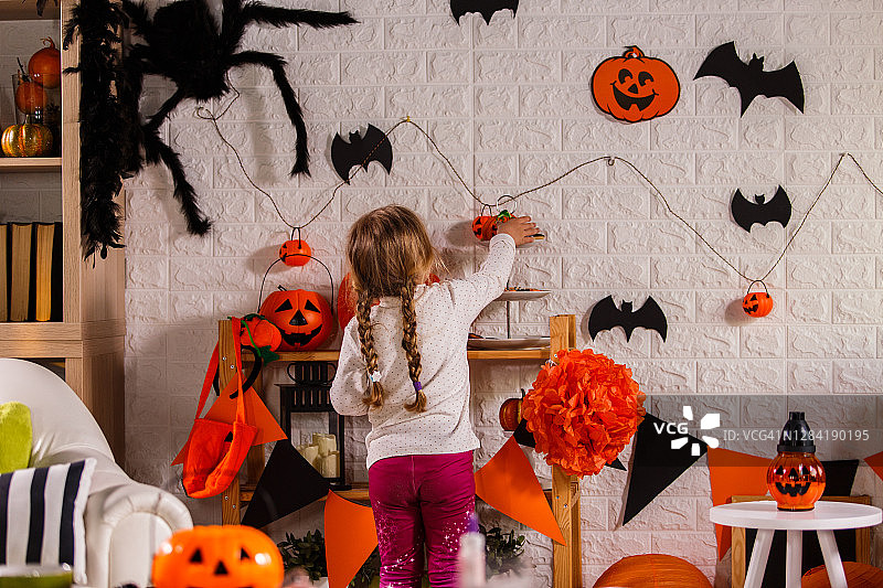 挂万圣节装饰品图片素材