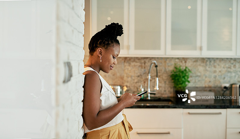 我渴望有人陪伴图片素材