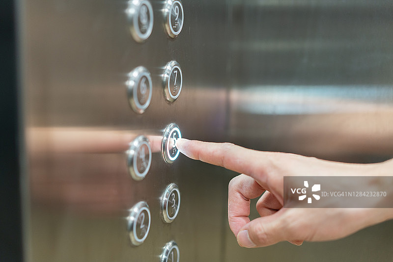 按压电梯按钮图片素材