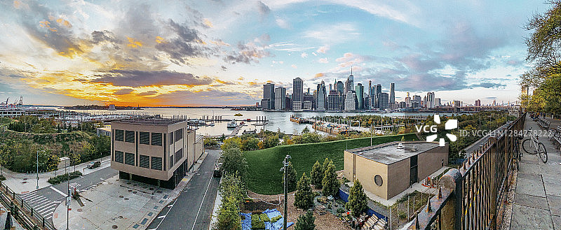 从布鲁克林高地长廊看曼哈顿天际线图片素材