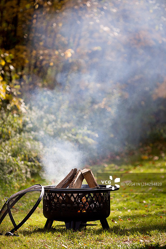 秋季户外火坑图片素材