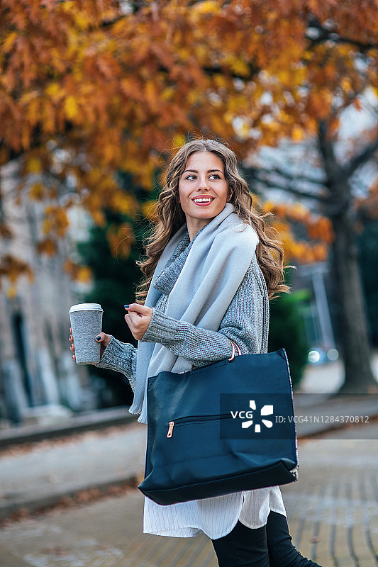 户外美丽女人图片素材