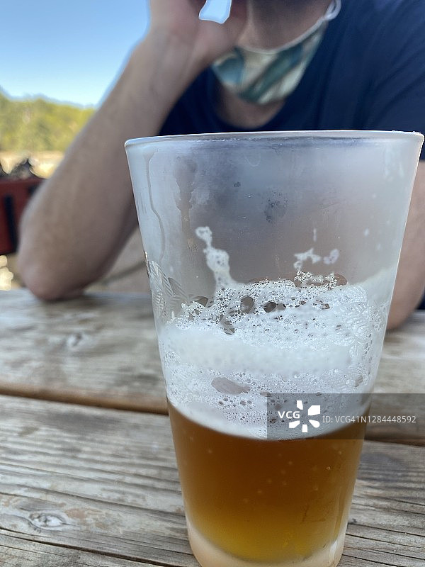 半满的品脱杯图片素材