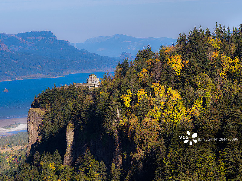 秋季哥伦比亚河峡谷远景楼，俄勒冈州图片素材