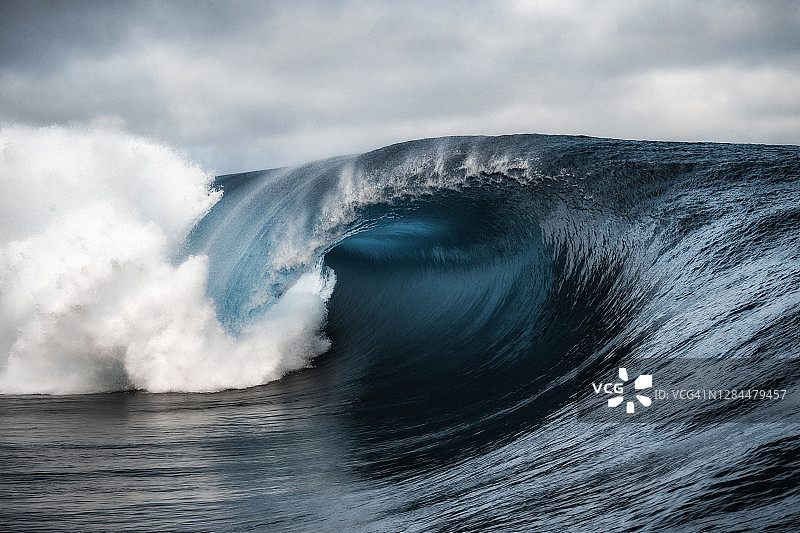 蒂奥普戏剧性海浪图片素材