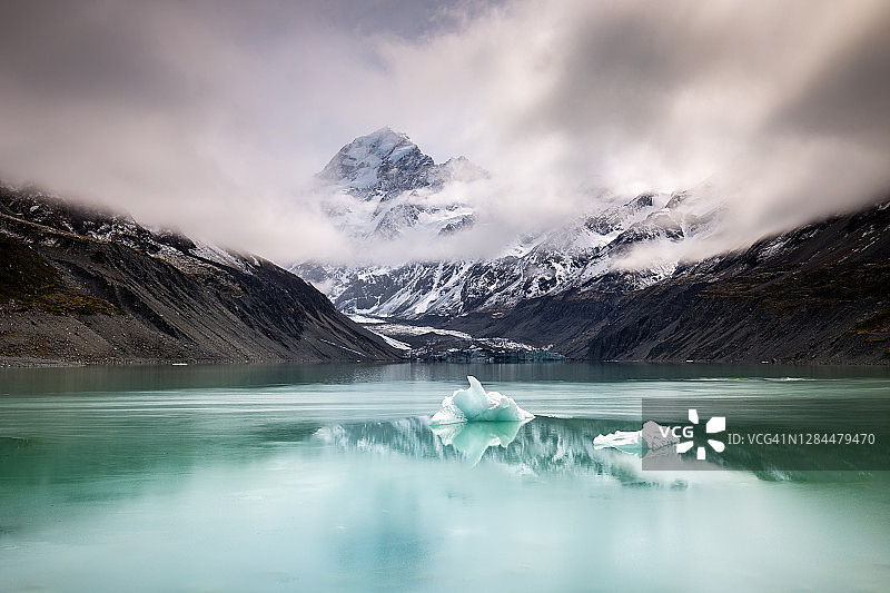 库克山和胡克冰川湖图片素材