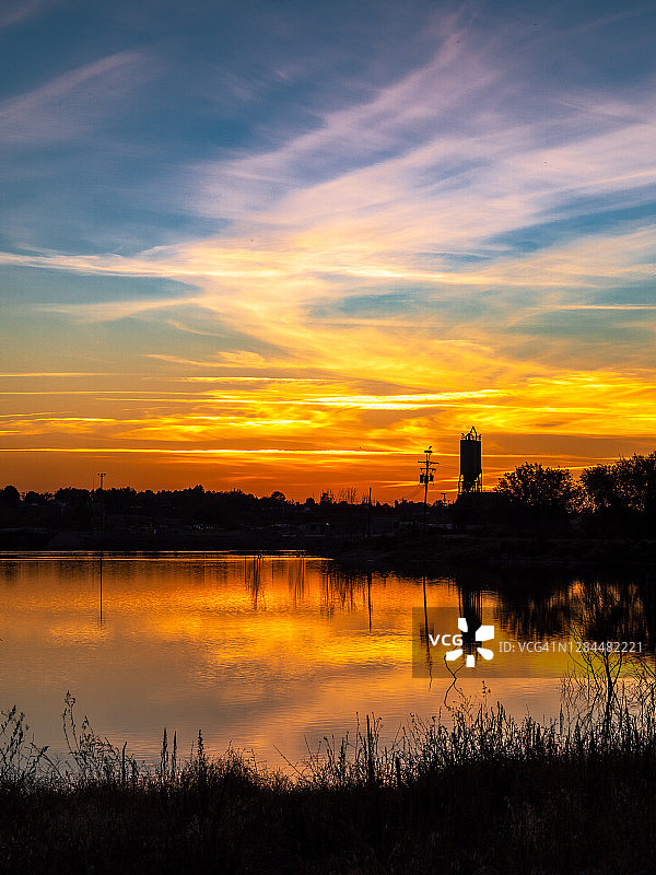 秋季爱达荷州花园城市绿带的日落图片素材