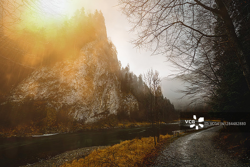 波兰多瑙耶茨河山脉风光图片素材