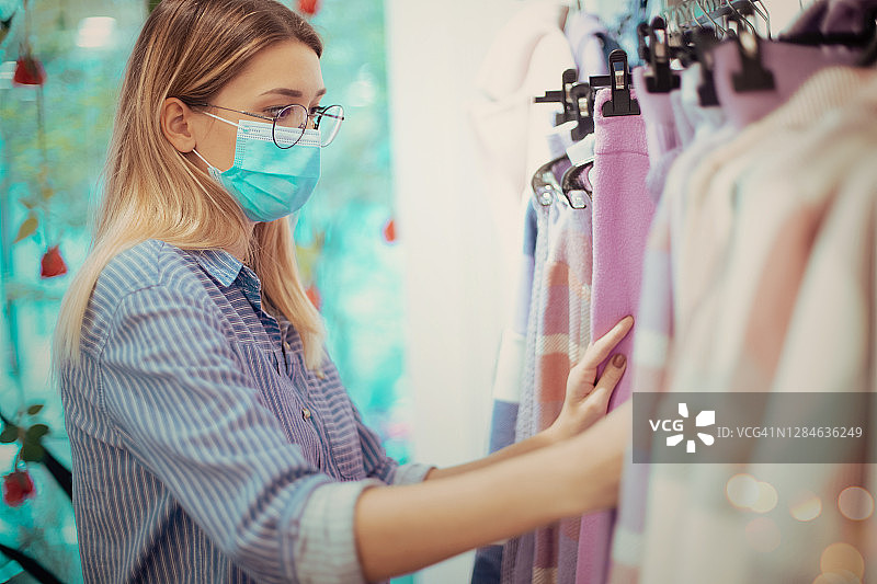 疫情与购物狂图片素材