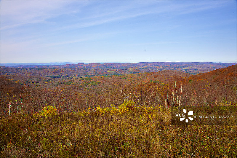 从匹兹菲尔德州立森林眺望的景色，匹兹菲尔德图片素材