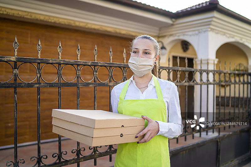 疫情期间的披萨外卖图片素材