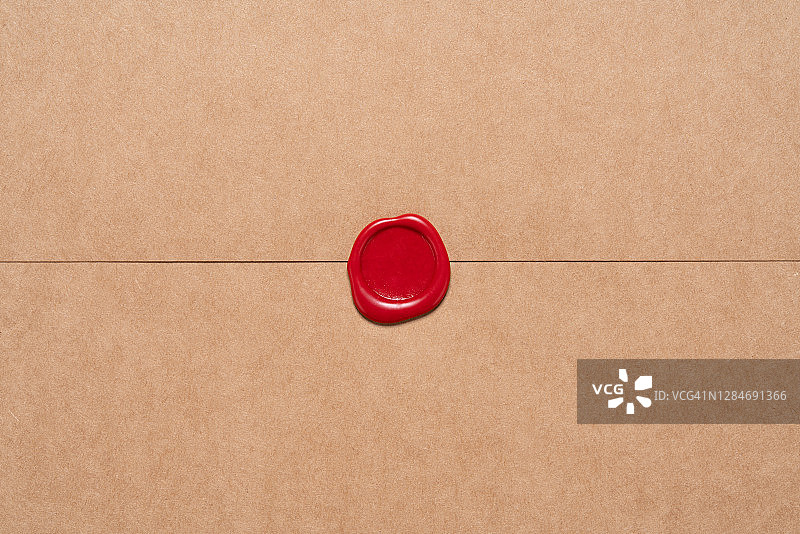 用蜡封印的棕色信封图片素材