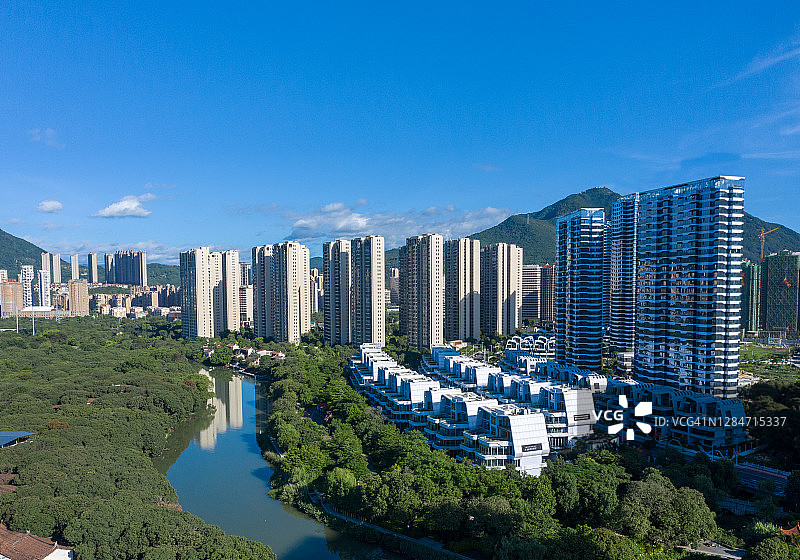 中国福建莆田，无人机拍摄的河边别墅图片素材