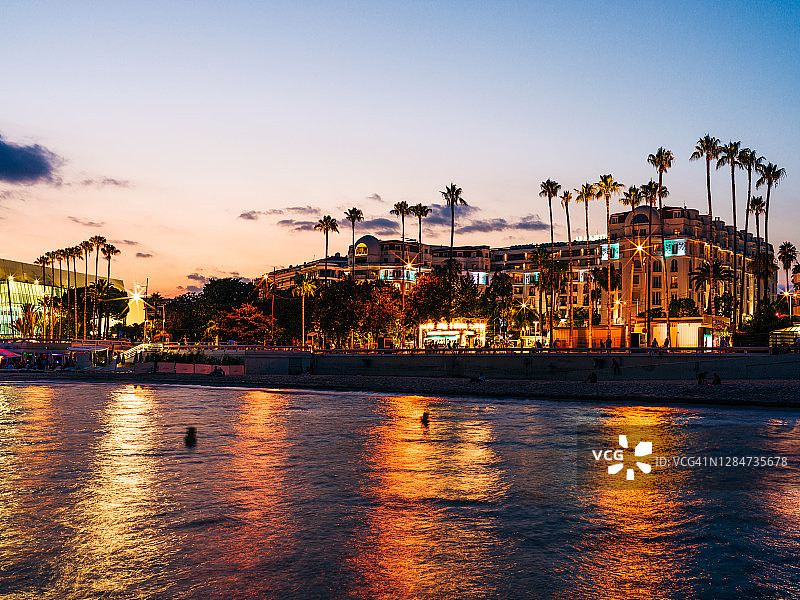 法国戛纳海滩的日落图片素材