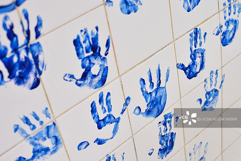 墙上的棕榈印记图片素材